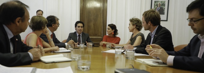El Ministro de Hacienda, Ignacio Briones, sostiene reunión interministerial