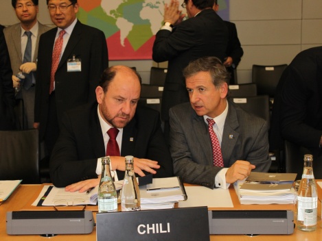 Ministros de Hacienda, Felipe Larraín, y de Relaciones Exteriores, Alfredo Moreno, en Reunión Ministerial Anual 2010 de la OCDE.