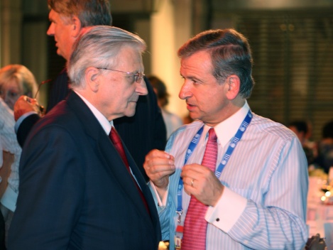 Ministro de Hacienda, Felipe Larraín, junto al Presidente del Banco Central Europeo (BCE), Jean-Claude Trichet.