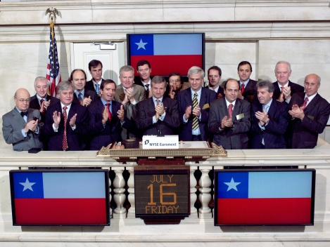 Ministro de Hacienda, Felipe Larraín, encabeza “toque de campana” en Bolsa de Nueva York.
