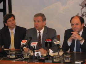 En la imágen: el Ministro de Minería, Laurence Golborne, el Ministro de Hacienda, Felipe Larraín, y el Subsecretario de la cartera, Rodrigo Álvarez.