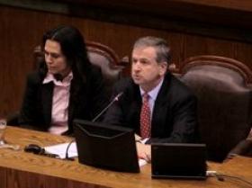 Ministro de Hacienda, Felipe Larraín, junto a la Ministra del Trabajo y Previsión Social, Camila Merino.
