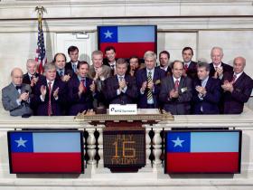 Ministro de Hacienda, Felipe Larraín, encabeza “toque de campana” en Bolsa de Nueva York.