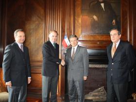 De izquierda a derecha:  Cristián Allendes, Antonio Walker, Ministro Felipe Larraín y Andrés Santa Cruz.
