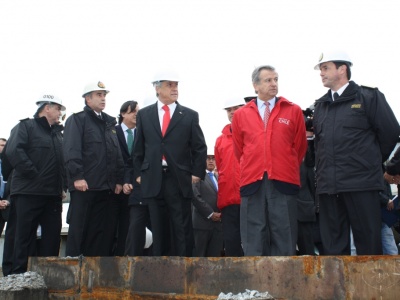 En su recorrido, el Ministro Larraín acompañó al Presidente Piñera en su visita a los Astilleros y Maestranzas de la Armada (ASMAR), ubicado en la Base Naval de Talcahuano.