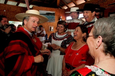 Ministro de Hacienda, Felipe Larrain, visita zona típica de Olmué