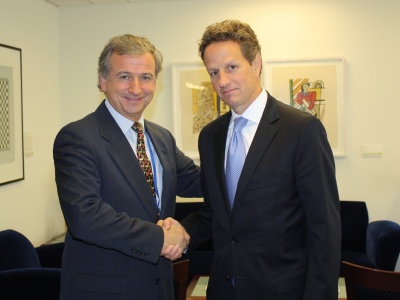 Ministro de Hacienda,  Felipe Larraín, se reúne con Secretario del Tesoro de EE.UU. en Reunión Anual 2010 del FMI y Banco Mundial.