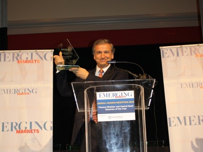 Ministro Felipe Larraín recibe premio en EE.UU. como el “Ministro de Hacienda del Año 2010 de Latinoamérica”.