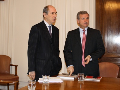 El Ministro de Hacienda, Felipe Larraín, junto al Presidente de la SOFOFA, Andrés Concha , durante una reunión realizada el pasado 14 de octubre.
