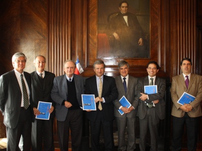 Ministro de Hacienda se reúne con centros de estudio para promover agenda "Chile País Desarrollado".