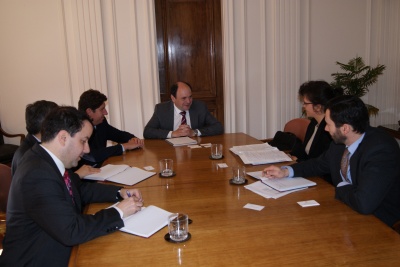 El Subsecretario junto al jefe de asesores y Coordinador Macroeconómico de Hacienda, Rodrigo Cerda, se reunieron con representantes del FMI. 