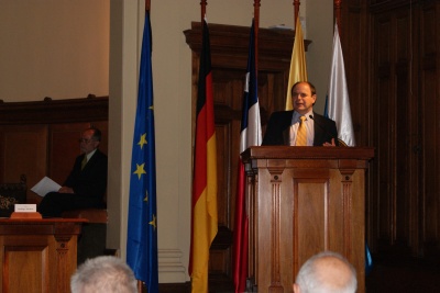 Durante su exposición, el Subsecretario revisó el panorama económico nacional y las relaciones comerciales de Chile con la Unión Europea. 