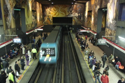 Metro de Santiago (archivo: Fundación Imagen de Chile)