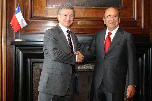 Ministro de Hacienda, Felipe Larraín, se reúne con presidente de Banco Santander, Emilio Botín