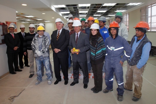 Ministro Larraín visita los trabajos de reparación de la casa matriz de BancoEstado, que resultó dañada por el terremoto del 27 de febrero de 2010. 