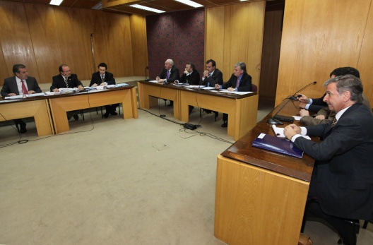 Ministro Larraín participa en Comisión Mixta. Gentileza Senado.
