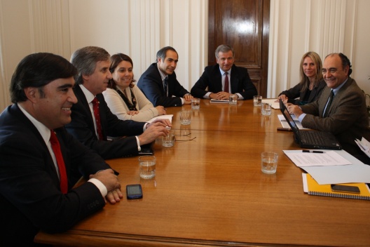 Ministro de Hacienda, Felipe Larraín, se reúne con parlamentarios de la Coalición por el Cambio.