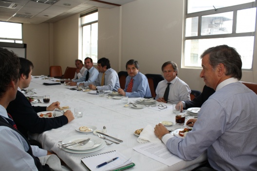 Ministro de Hacienda, Felipe Larraín, se reúne con parlamentarios de Comisión Mixta para analizar el Presupuesto 2012.