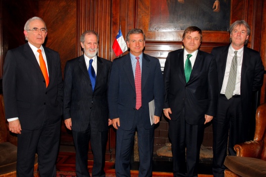 Ministros de Hacienda y Minería se reúnen con máximos ejecutivos de Codelco y respaldan acuerdo con multinacional Mitsui.