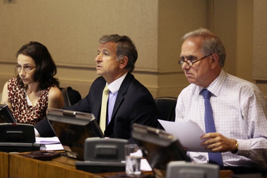 El ministro de Hacienda, Felipe Larraín, junto a la Directora de Presupuestos, Rosanna Costa, y el subsecretario de la cartera, Julio Dittborn.