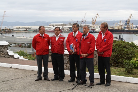 Ministro de Hacienda, Felipe Larraín, junto a diversos secretarios de Estado visitan Talcahuano en nuevo aniversario del terremoto y posterior tsunami de febrero de 2010.