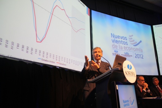 Ministro de Hacienda, Felipe Larraín, expone en seminario “Nuevos Vientos de la Economía 2012”, organizado por la Sociedad de Fomento Fabril (SOFOFA), en conjunto con la Universidad del Desarrollo.