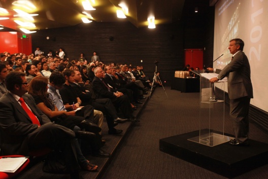 Ministro Larraín inaugura Año Académico de la Facultad de Economía y Empresas de la Universidad Diego Portales con la conferencia “Mercado de Capitales, palanca de desarrollo”.