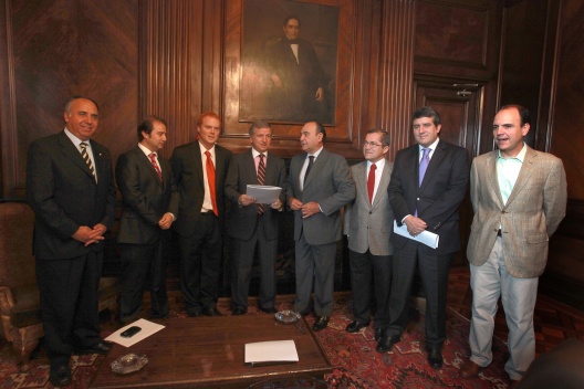 Ministro de Hacienda, Felipe Larraín, recibe a la bancada de diputados de Renovación Nacional (RN)