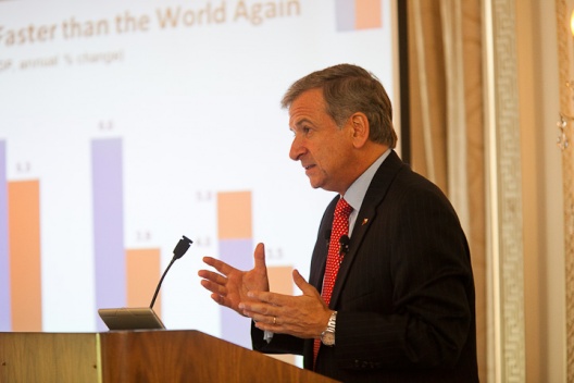 Ministro Larraín expone en el Council of the Americas, Nueva York.