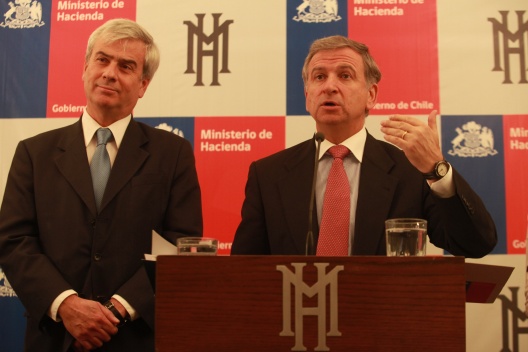 •	El jefe de las finanzas públicas recibió al titular de la Superintendencia de Valores y Seguros, Fernando Coloma.