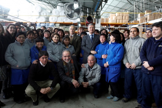 El ministro Larraín visitó esta mañana la fábrica Chiteco en Maipú.