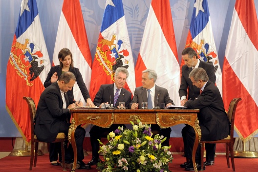 La firma del convenio se realizó esta mañana en La Moneda.