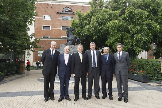 Ministro Larraín presentó hoy junto a parlamentarios proyecto de ley que modifica diversas normas que regulan la actividad hípica nacional  con el fin de incentivar y promover dicha actividad en Chile.