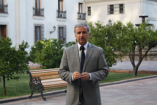 El ministro de Hacienda, Felipe Larraín, en conferencia de prensa en La Moneda
