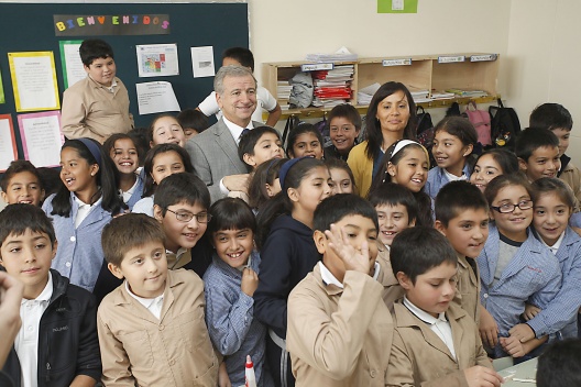 El ministro de Hacienda, Felipe Larraín, en el Colegio Alicante del Rosal