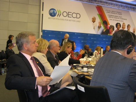 El ministro Felipe Larraín participa en las reuniones ministeriales de la OCDE, en Paris