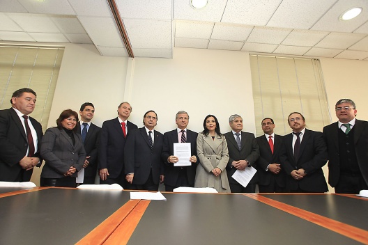 Ministros de Hacienda, Felipe Larraín, y de Justicia, Patricia Pérez firman junto a acuerdo de incentivo al retiro