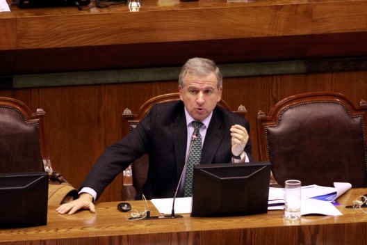 Hoy se aprobó y despachó al Senado el proyecto de ley sobre factura electrónica. El ministro Felipe Larraín en la Sala de la Cámara del Diputados.