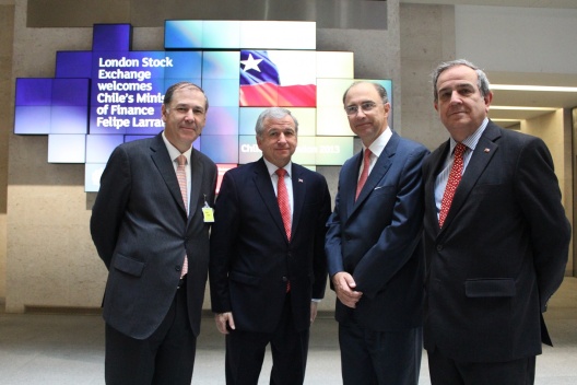 De izq. a der.: Diego Peralta, director de Inbest, el ministro de Hacienda, Felipe Larraín; Xavier Rolet, CEO de la Bolsa de Londres, y Andrés Santa Cruz, presidente de la CPC