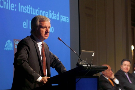El ministro de Hacienda, Felipe Larraín, esta mañana.