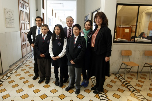 Hoy, en la celebración del Día de la Educación Financiera, el ministro Felipe Larraín, visitó el Liceo Bicentenario Italia junto a Eric Parrado, economista encargado de "Yo uso bien mi dinero"