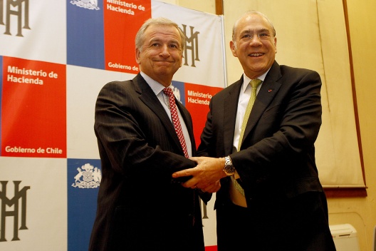 Hoy el ministro Felipe Larraín recibió a Ángel Gurría, Secretario General de la OCDE, en el Ministerio de Hacienda