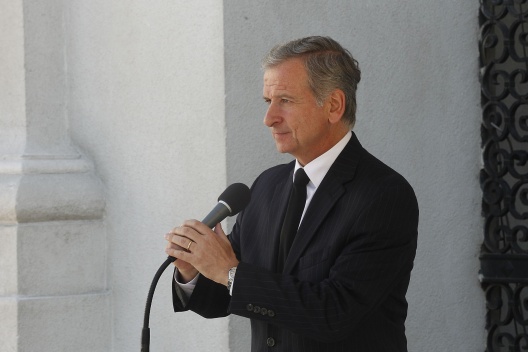 El ministro de Hacienda, Felipe Larraín, en conferencia de prensa en el patio Los Naranjos, en el Palacio La Moneda.