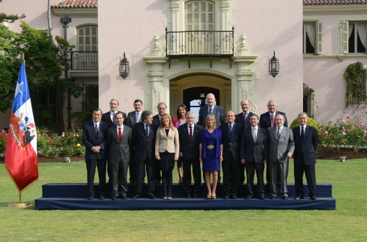 Ministro Larraín acompaña al presidente Piñera en reunión con parlamentarios de la Alianza