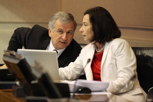 Ministro Larraín y la directora de presupuesto durante la tramitación del Presupuesto 2014