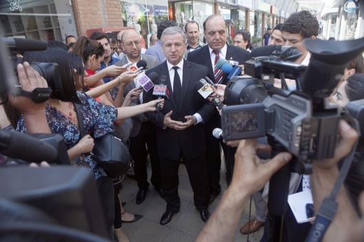 El ministro de Hacienda, Felipe Larraín, en un punto de prensa en Patronato