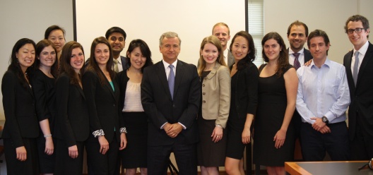 El ministro de Hacienda, Felipe Larraín, se reunió esta mañana con estudiantes de MBA de Harvard