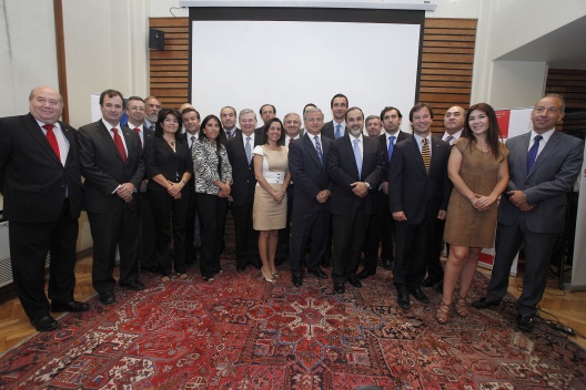 Ministro de Hacienda, Felipe Larraín, encabezó ceremonia de premiación de Subsecretarios y Directores de Gestión destacados por ChileGestiona 2013.