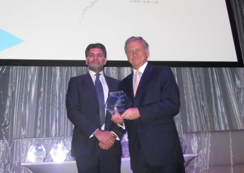 premio a la mejor colocación soberana de Latinoamérica de 2012-2013, otorgado por la revista estadounidense LatinFinance.