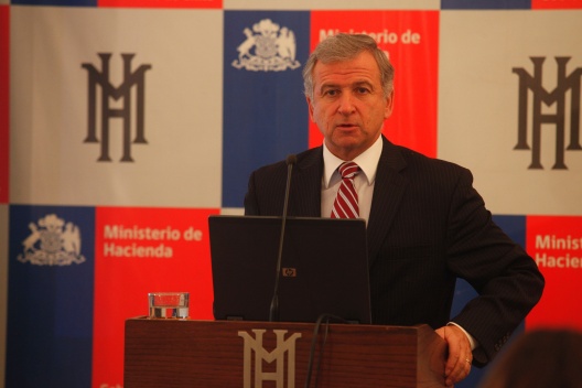 El Ministro de Hacienda, Felipe Larraín, en conferencia de prensa en La Ruca. (30.01.2014)